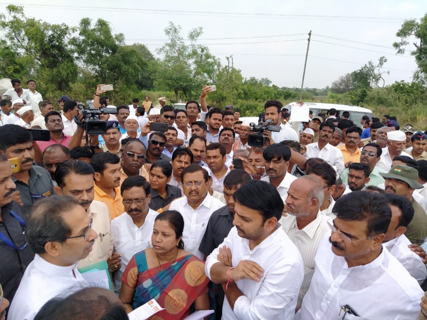 Uddhav Thackeray talks with farmers in Newari | शेतकऱ्यांना नुकसानीची भरपाई मिळवून देणार : उद्धव ठाकरे, नेवरी येथे शेतकऱ्यांशी संवाद