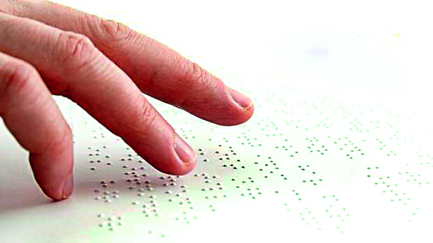 Braille copy of ballot paper for blind voters | अंध मतदारांसाठी ‘ब्रेल’ची नक्कल मतपत्रिका