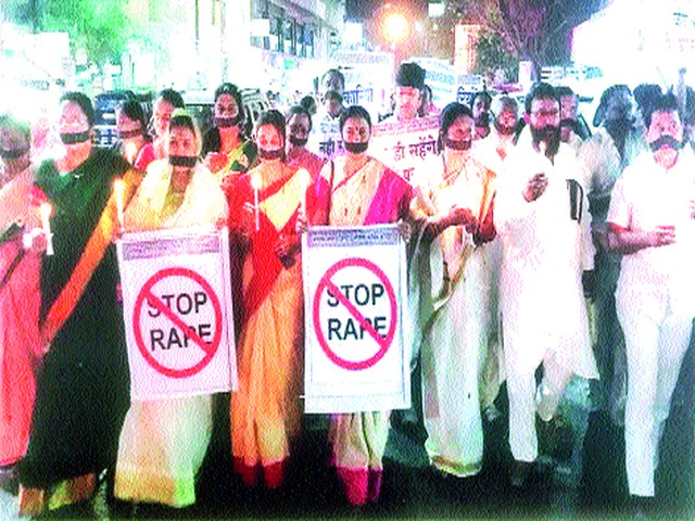 Congress's 'Kandal March' | महिला अत्याचाराच्या निषेधार्थ कॉँग्रेसचा ‘कॅण्डल मार्च’