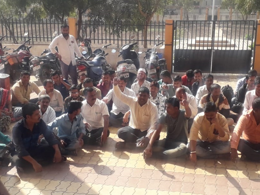 Employees' agitation to Malegaon over dues | थकीत वेतन प्रश्नी मालेगावला कर्मचाऱ्यांचे आंदोलन