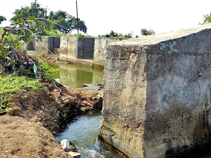 Useless to be a dam near Gogapur | गोगापूरजवळील बंधारा ठरणार निरुपयोगी