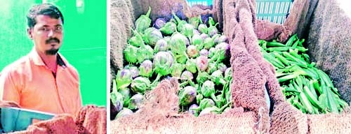 Ashihi Jidd Anchikati; He sold vegetables worth Rs 5 lakh from village to village | अशीही जिद्द अन् चिकाटी; गावोगावी फिरून विकला ५ लाखांचा भाजीपाला
