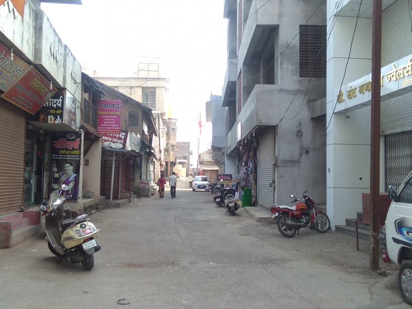  Sediment of recession in Pimpalgaon market | पिंपळगाव बाजारपेठेला मंदीचा वेढा