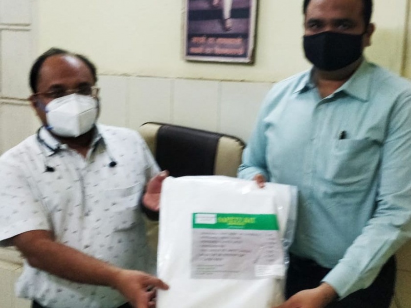 Distribution of face shields and PPE kits to health workers | आरोग्य कर्मचाऱ्यांना फेस शील्ड आणि पीपीई कीट वाटप 