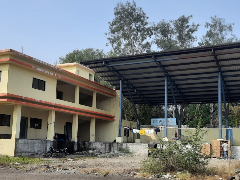 Work on Satpur bus stand has been stalled for six years | सहा वर्षांपासून सातपूर बसस्थानकाचे काम रखडले