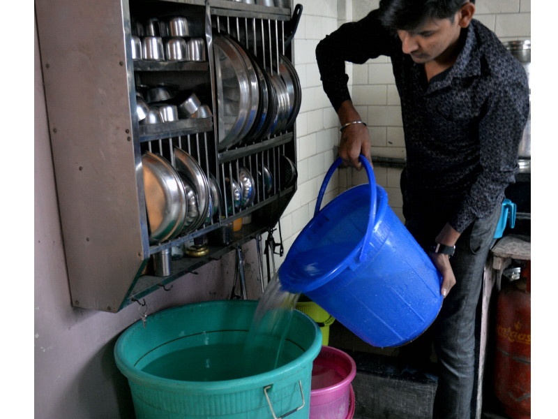 punekar will get six bucket of water daily | पुणेकरांनाे सहा बादल्यांमध्ये उरका तुमची दिनचर्या
