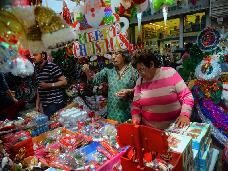markets are set for Christmas | ख्रिसमससाठी सजल्या बाजारपेठा