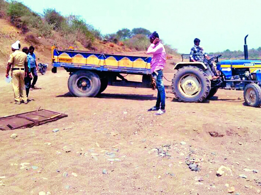 Smurfs smuggling in Telangana from Maharashtra | महाराष्ट्रातून तेलंगणात रेती तस्करी