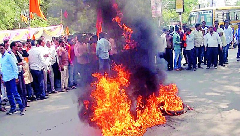 Shiv Sena's hunger strike agitated | शिवसेनेचे उपोषण आंदोलन चिघळले