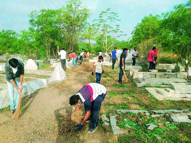 Cleanliness drive in Dharmadhikari Pratishthan District | धर्माधिकारी प्रतिष्ठानतर्फे जिल्हाभरात स्वच्छता अभियान