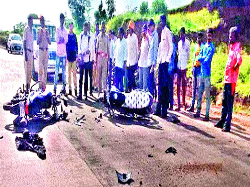 One killed in accident on Peth road; Two injured | पेठ मार्गावर अपघातात  एक ठार; दोन जखमी