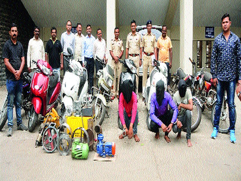 Eight bikes seized with the issue | मुद्देमालासह आठ दुचाकी जप्त