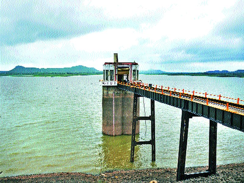  The reservoir of the dam reduced by ten percent | धरणातील जलसाठा दहा टक्के घटला