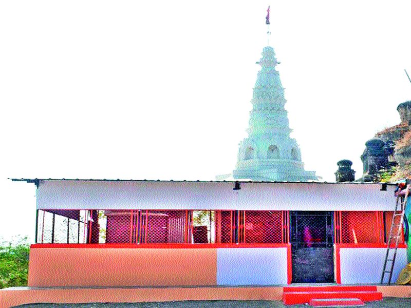 Renovation of the temple of Kanifnath temple | कानिफनाथ मंदिराचा लोकवर्गणीतून जीर्णोद्धार