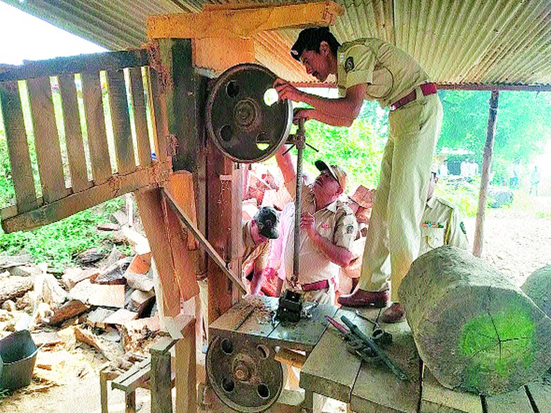 Illegal Saw Mill Destruction In Mt. | मातोरीत अवैध सॉ मिल उद्ध्वस्त