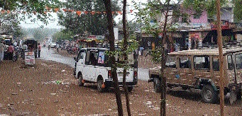Rainy atmosphere in Jalna district during summer | जालना जिल्ह्यात उन्हाळ्यात पावसाळी वातावरण