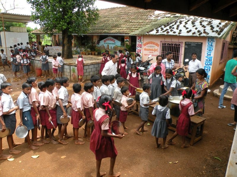 Teachers from Gondia district deprived from Naxal allowance | गोंदिया जिल्ह्यातील शिक्षक नक्षलभत्त्यापासून वंचित