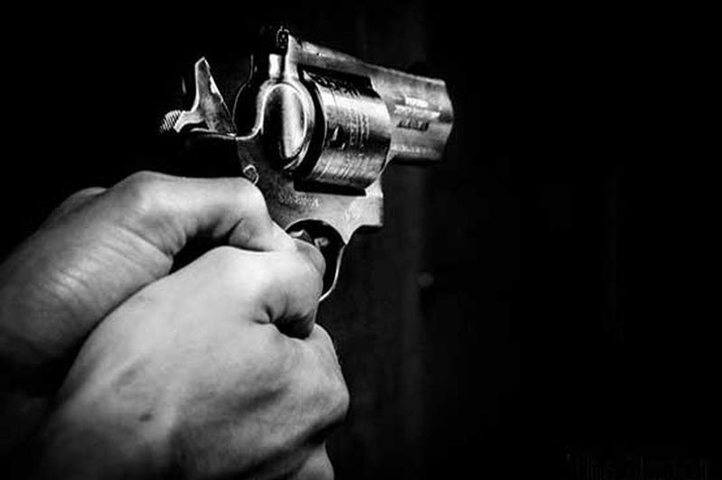 Pistol pulled up at Ganesh Mandal officer in Nagpur | नागपुरात गणेश मंडळाच्या पदाधिकाऱ्यावर ताणले पिस्तूल
