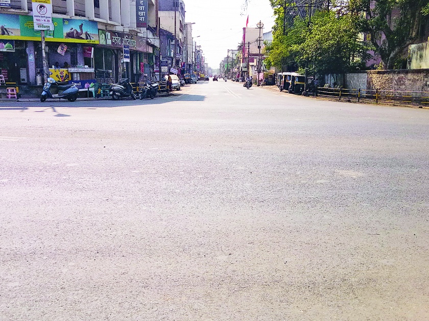 Undeclared ban picture, square, road debris in Sangli | corona virus-सांगलीत अघोषित बंदीचे चित्र, चौक, रस्ते ओस