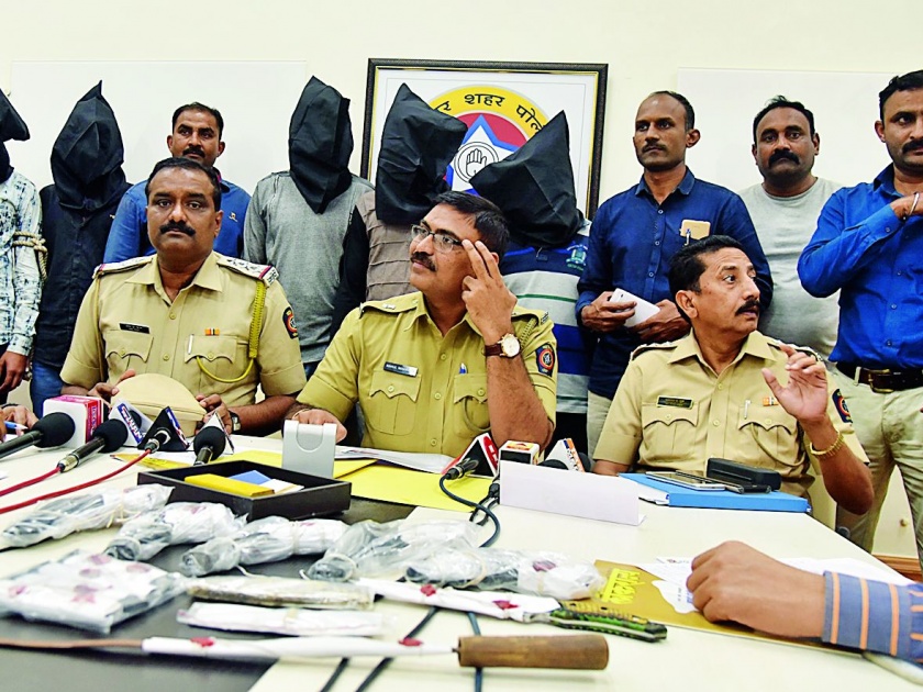 Gangs smugglers of indigenous pistols in Nagpur | नागपुरात देशी पिस्तुलांची तस्करी करणारी टोळी गजाआड