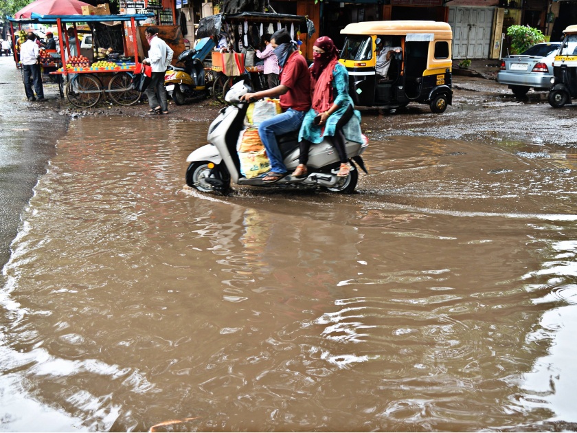 Heavy rain in Kolhapur city: drizzle since morning | कोल्हापूर शहरात जोरदार पाऊस : सकाळपासूनच रिपरिप
