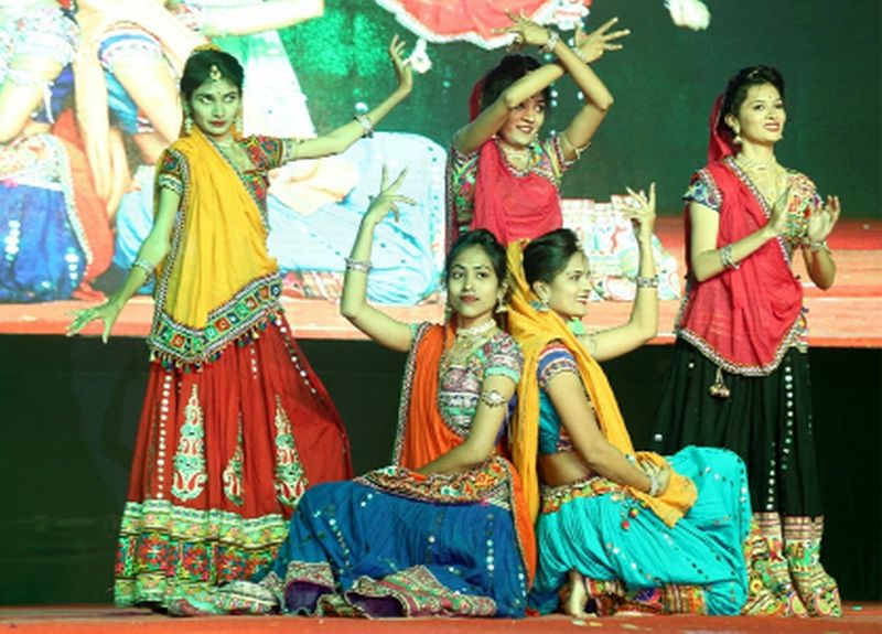 An eclectic appreciation of the rituals for the Dhamal dance on the evergreen songs | सदाबहार गीतांवरील धमाल नृत्याला रसिकांची उत्स्फूर्त दाद