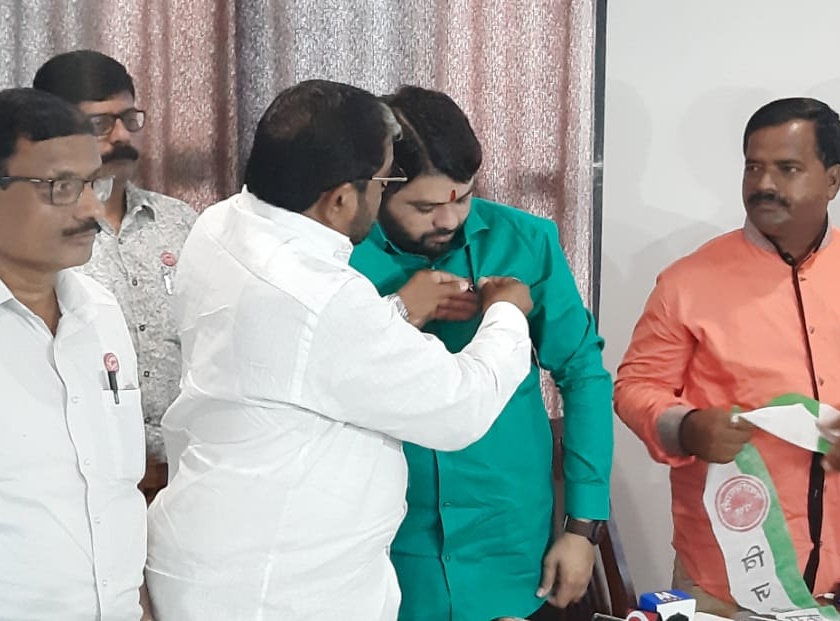 Maharashtra Assembly Election 2019: Ravikant Tupkar again 'Swabhimani' | Maharashtra Assembly Election 2019 : रविकांत तुपकर पुन्हा ‘स्वाभिमानी’