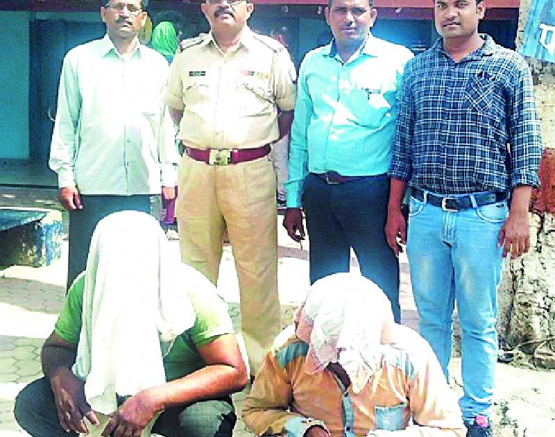 Govanshachi smuggling, and arrested both | गोवंशाची तस्करी, दोघांना अटक