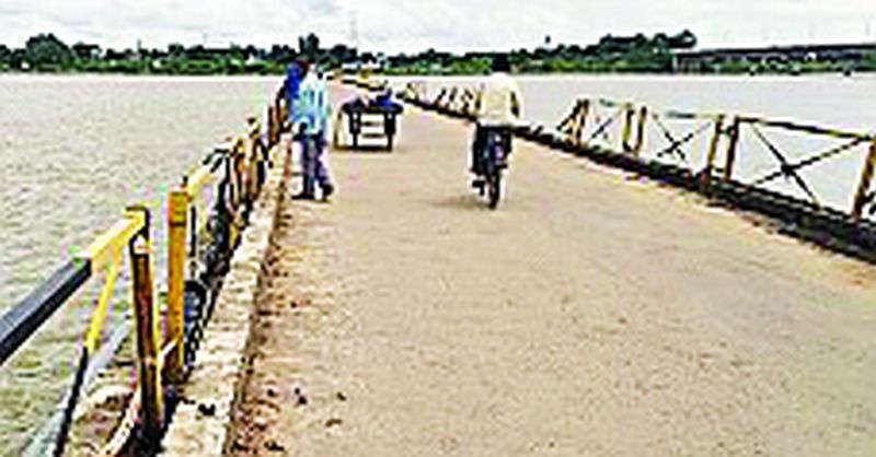 When will the British-based Wanganga Bridge in Karadh stop? | कारधातील ब्रिटीशकालीन वैनगंगा पुलावरील वाहतूक कधी थांबणार?