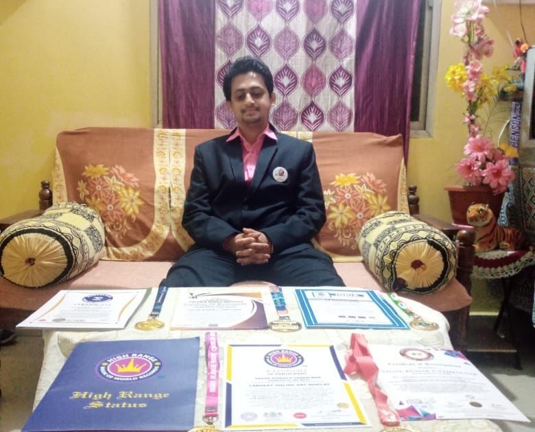 Chandrapur artist is Guinness World Record holder | चंद्रपूरचा कलावंत गिनीजसह जागतिक पाच पुरस्कारांचा मानकरी