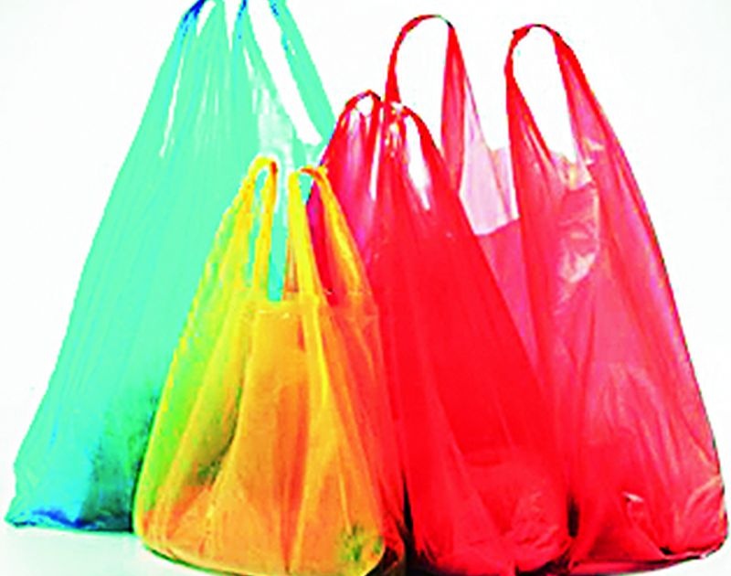 The neglect of the corporation for the use of plastic bags | प्लास्टिक पिशव्यांच्या वापराकडे मनपाचे दुर्लक्ष