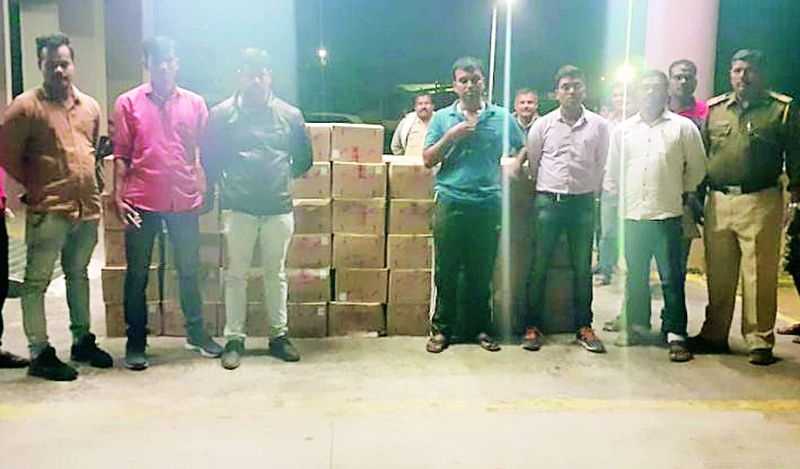 Chimura confiscates Rs. 20,90,000 worth of indigenous liquor | चिमुरात देशी दारुसह २० लाख ९० हजारांचा मुद्देमाल जप्त