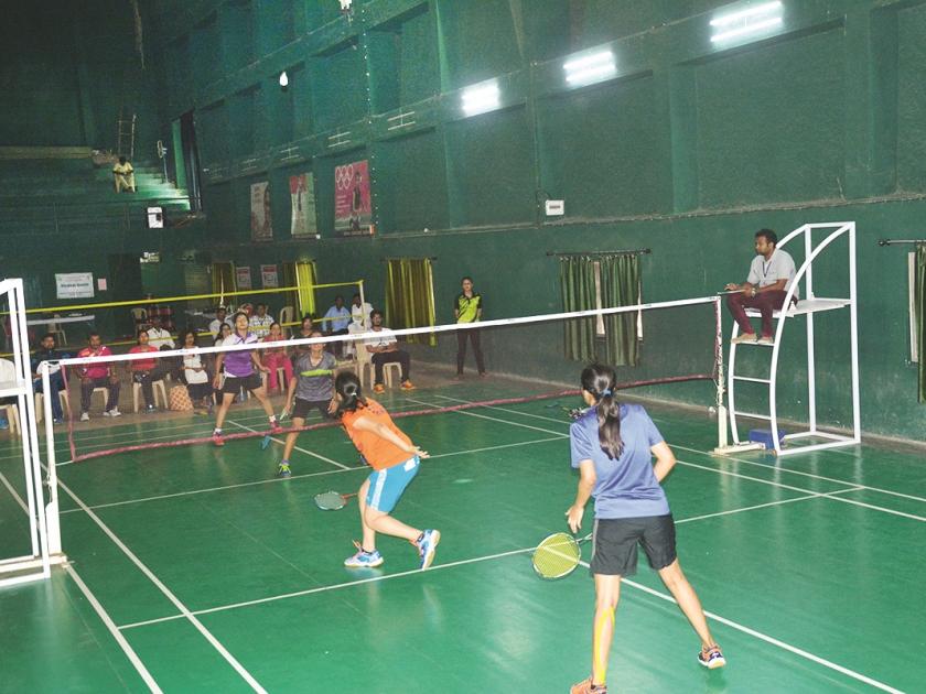 Badminton Competition: Mumbai, Pune, Indore, Nashik University winner | आंतरविद्यापीठ बॅडमिंटन स्पर्धा : मुंबई, पुणे, इंदोर, नाशिक विद्यापीठ विजयी