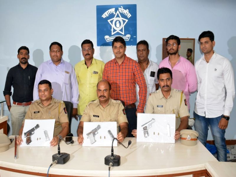 Three pistols with live cartridges seized from Sandhawei accused | सेंधव्याच्या आरोपीकडून जिवंत काडतूसासह तीन पिस्तुल जप्त