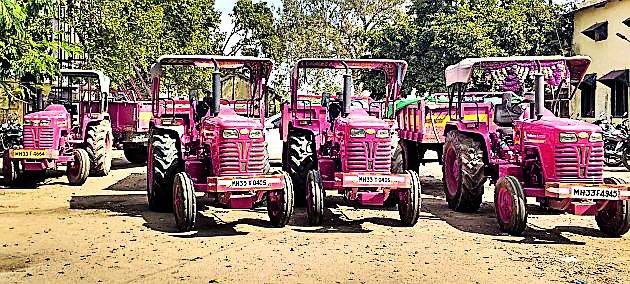 Seven tractors carrying illegal transport were seized | रेतीची अवैध वाहतूक करणारे पाच ट्रॅक्टर जप्त