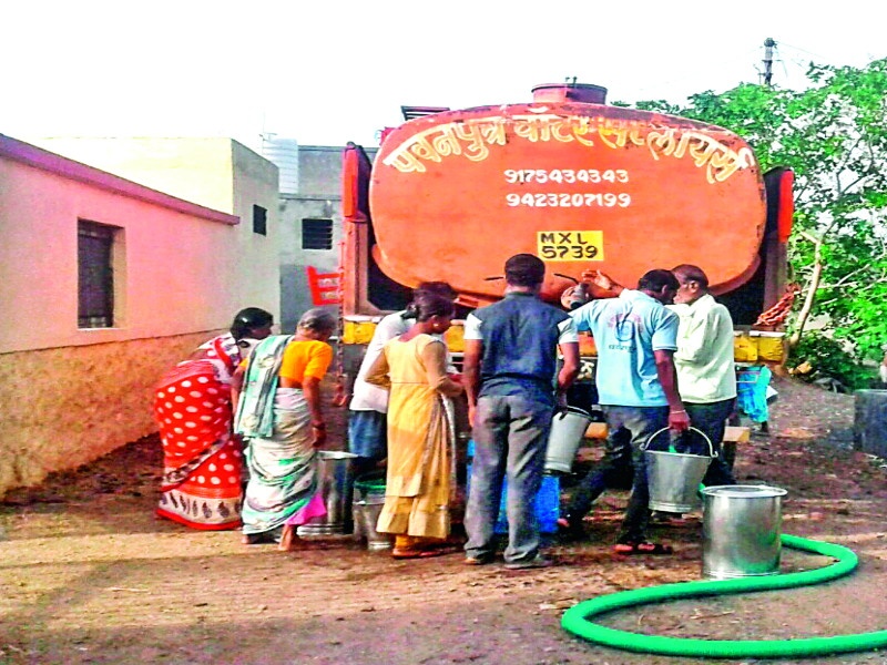 administration lazy in drought condition at western part of Indapur taluka | इंदापूर तालुक्याच्या पश्चिम भागात '' घशाला तहान, उदासिन प्रशासन''...