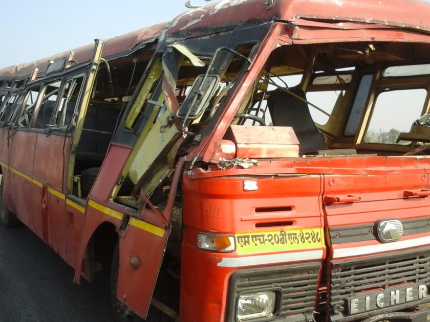 Bus passengers injured 10 passengers | बस अपघात १० प्रवासी जखमी