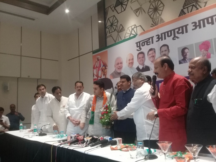 Satyajit Deshmukh finally entered BJP | अखेर सत्यजित देशमुख भाजपात दाखल