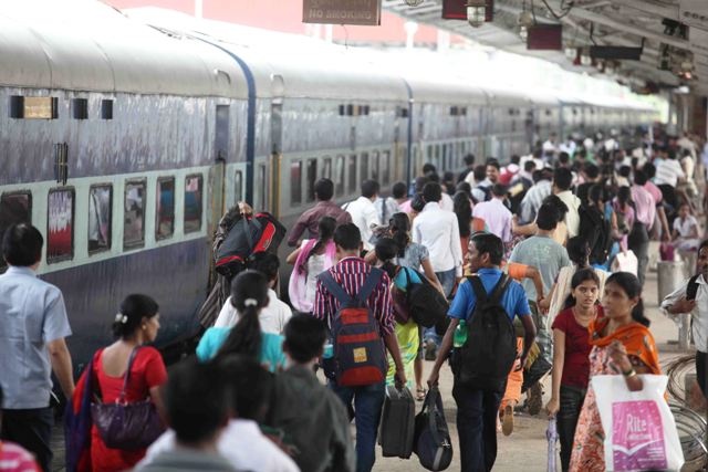 Konkan Railway gets 61 crores profit in last three years | गेल्या तीन वर्षात कोकण रेल्वेला ६१ करोडचा नफा