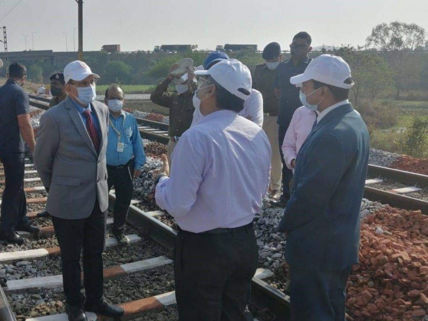 Railway General Manager visits Manmad railway station | रेल्वे महाव्यवस्थापकांची मनमाड रेल्वे स्थानकाला भेट