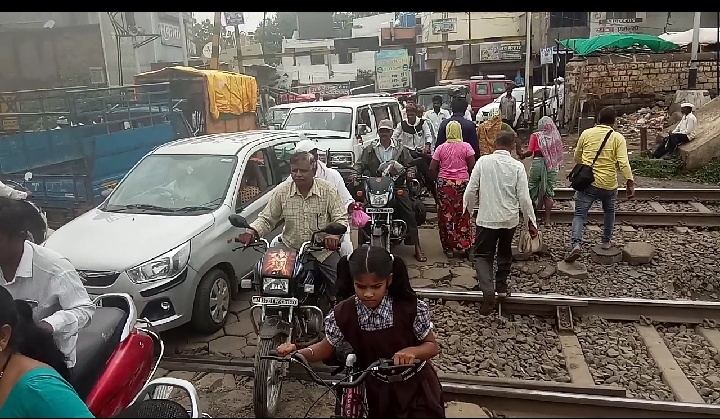 Nandgavi traffic congestion | नांदगावी वाहतुकीची कोंडी