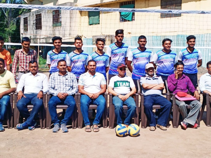 Karunjali College's success in volleyball competition | व्हॉलीबॉल स्पर्धेत करंजाळी महाविद्यालयाचे यश