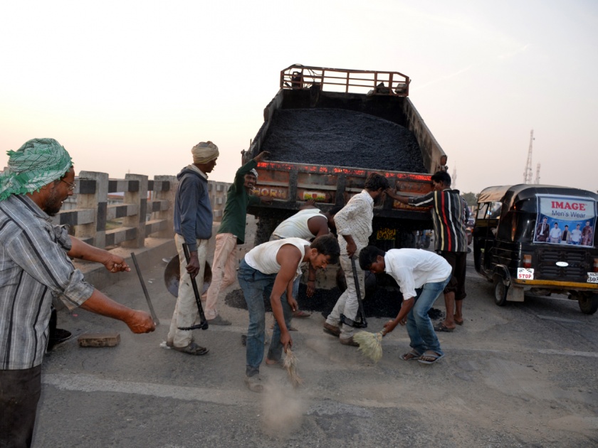 Parbhaniat Khade-Free Road Campaign: Rs. 17 Crore Fund for 71 works | परभणीत खड्डेमुक्त रस्ते अभियान : ७१ कामांसाठी १७ कोटींचा निधी