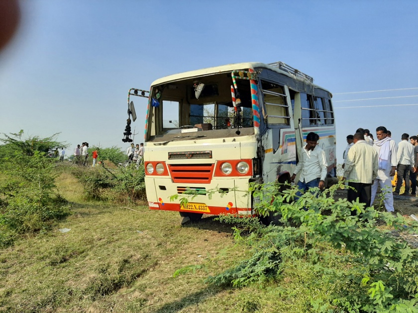 Parbhani: Mini bus accident | परभणी : मिनी बसला अपघात