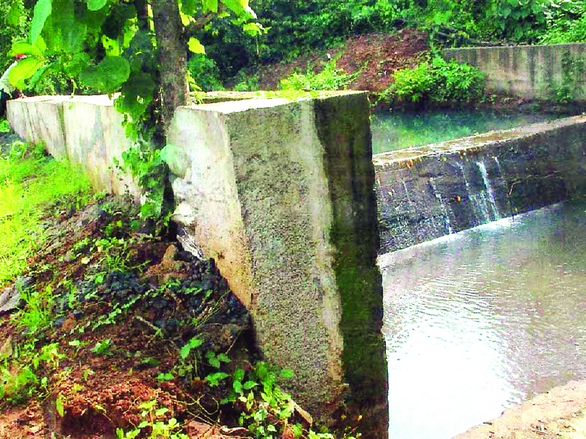 In the Ratnagiri district, the third phase of the water tank will be kept? | रत्नागिरी जिल्ह्यात जलयुक्त शिवारची तिसऱ्या टप्प्यातील कामे रखडणार?
