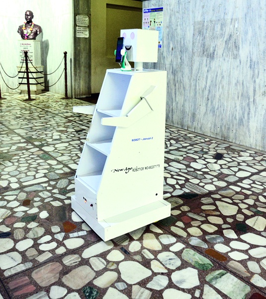 ‘Corona Fighter Robot’ in ‘Civil’ to serve coronary patients | कोरोनाग्रस्त रुग्णांच्या सेवेसाठी ‘सिव्हिल’मध्ये ‘कोरोना फायटर रोबोट’