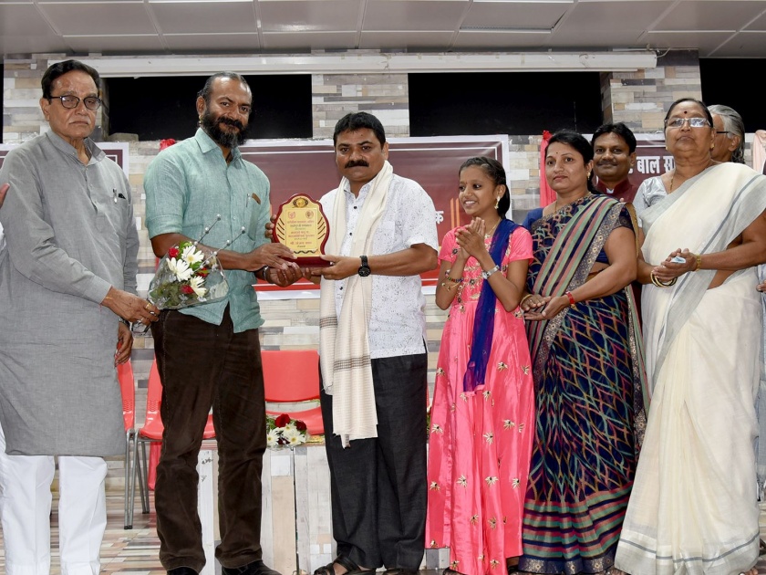  Sanjay Wagh has received Bal Sahayyal Award | संजय वाघ यांना बालसाहित्यिक पुरस्कार प्रदान