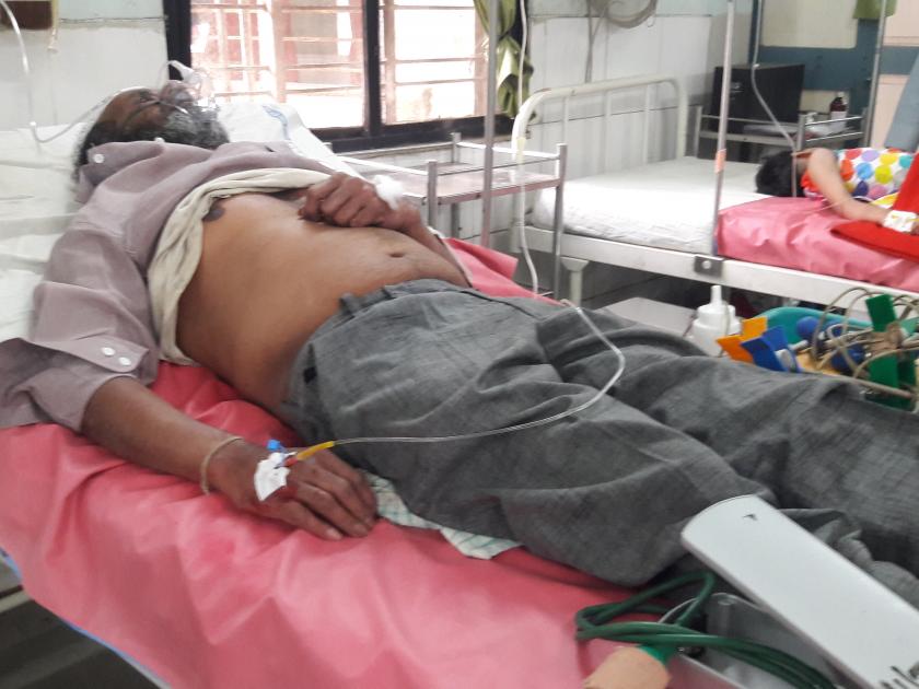 Satara: A passenger bus passes a heart attack, prompt hospital treatment at the district hospital | सातारा : चालत्या बसमध्ये प्रवाशाला हृदयविकाराचा झटका, जिल्हा रुग्णालयात तातडीने उपचार