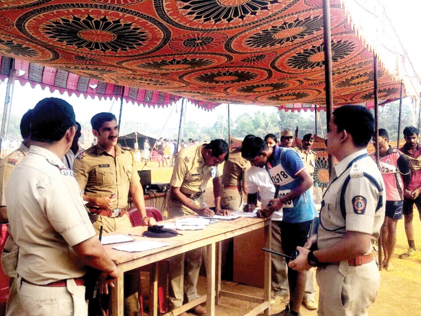 Sindhudurg: 3877 candidates eligible for next round of police recruitment, 301 out of the total | सिंधुदुर्ग :  पोलीस भरतीच्या पुढील फेरीसाठी ३८७७ उमेदवार पात्र, ३0१ जण बाहेर