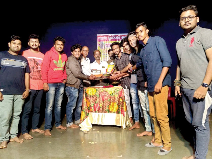  Kolhapur is the best in the state level singles competition at Parule | राज्यस्तर एकांकिका स्पर्धेत कोल्हापूरची विलग सर्वोत्कृष्ट